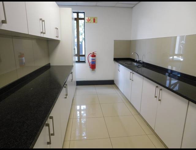 60M² OFFICE TO LET IN HYDE PARK